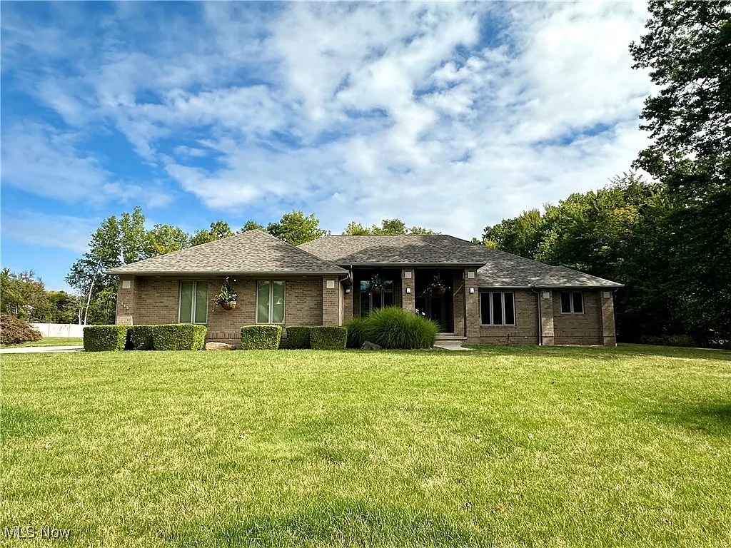 115 Muirfield Dr SE photo 1