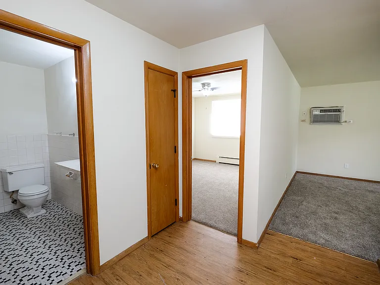 Pleasant Ave Apartments — Photo 7