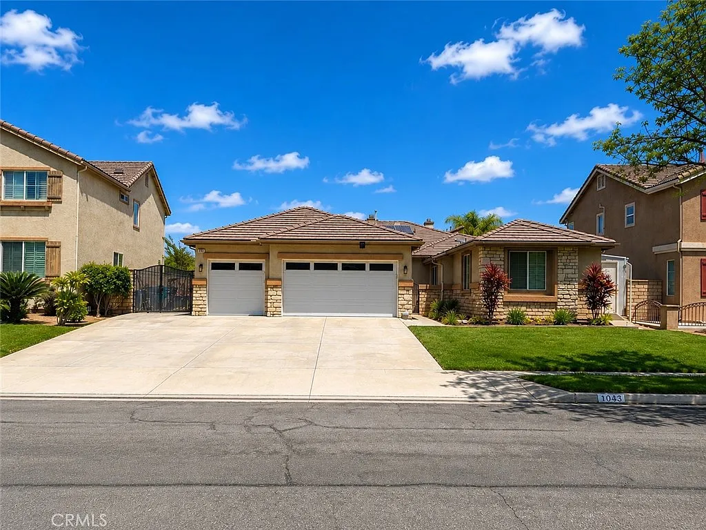 4 bed, 2784 sqft, $5,000 — Photo 1