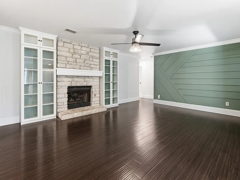 8404 Hornet Dr — Photo 4