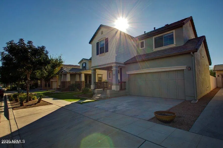 3 bed, 2.5 bath, 1705 sqft, $2,000 — Photo 2