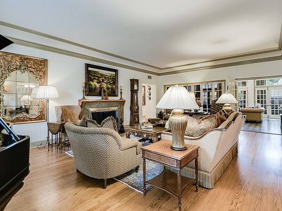 5th image of 104 E Elsmere Pl