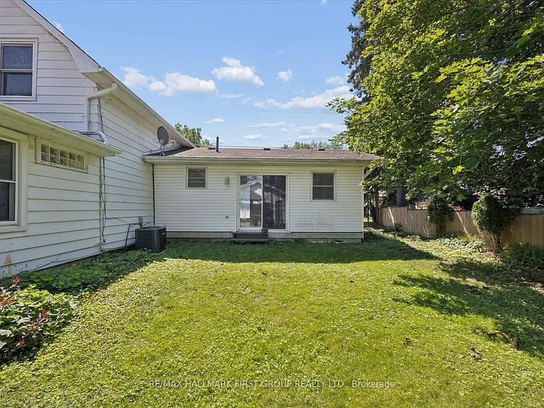 211 Casimir St — Photo 13