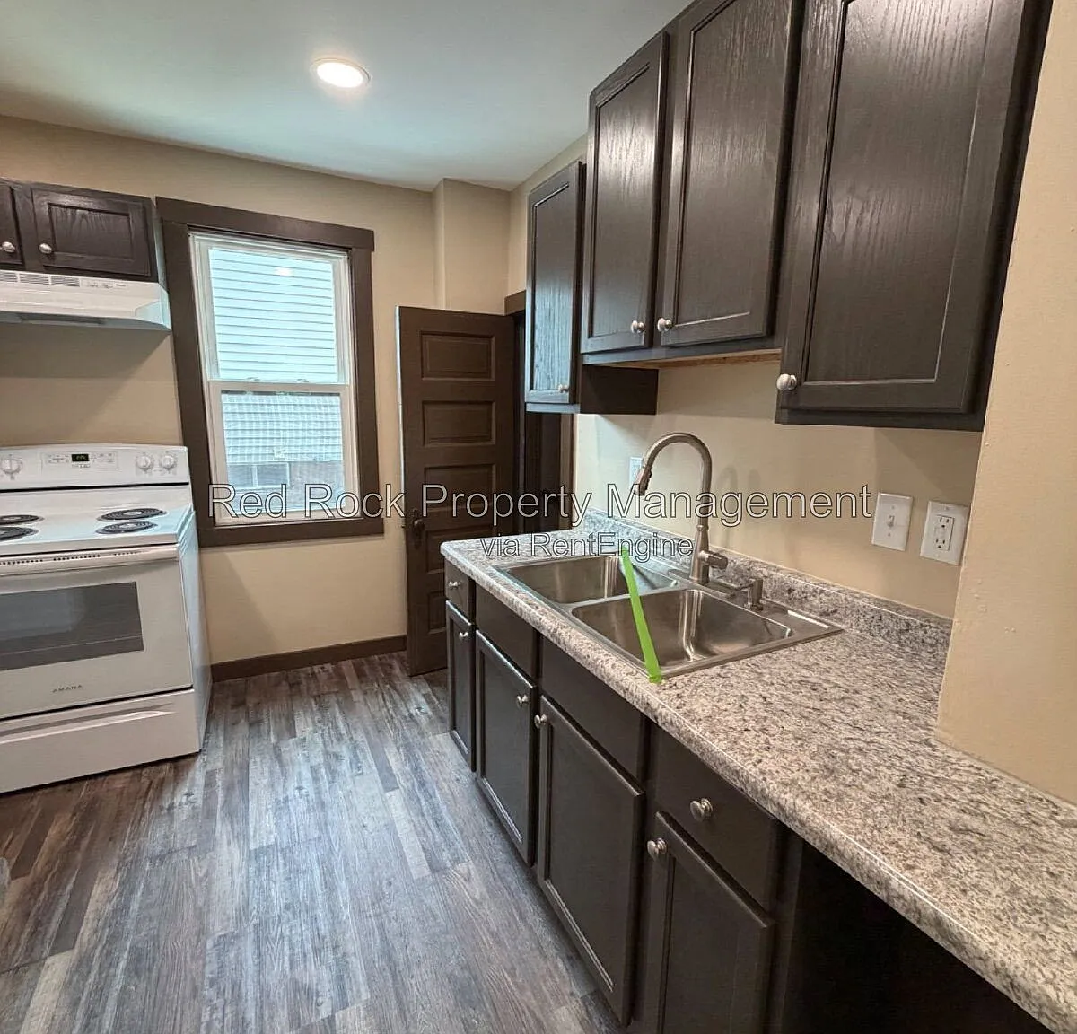 3 bed, 1.0 bath, 1078 sqft, $1,600 — Photo 3