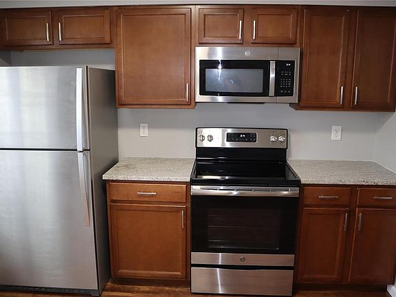 2nd image of 942 Sugar Lake Ct Unit 31STFL