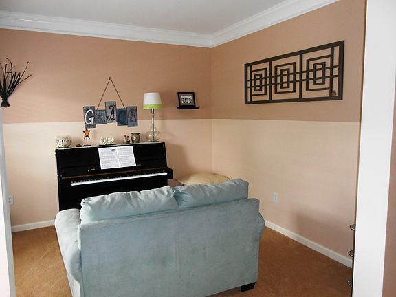 4th image of 304 Grimes Dr