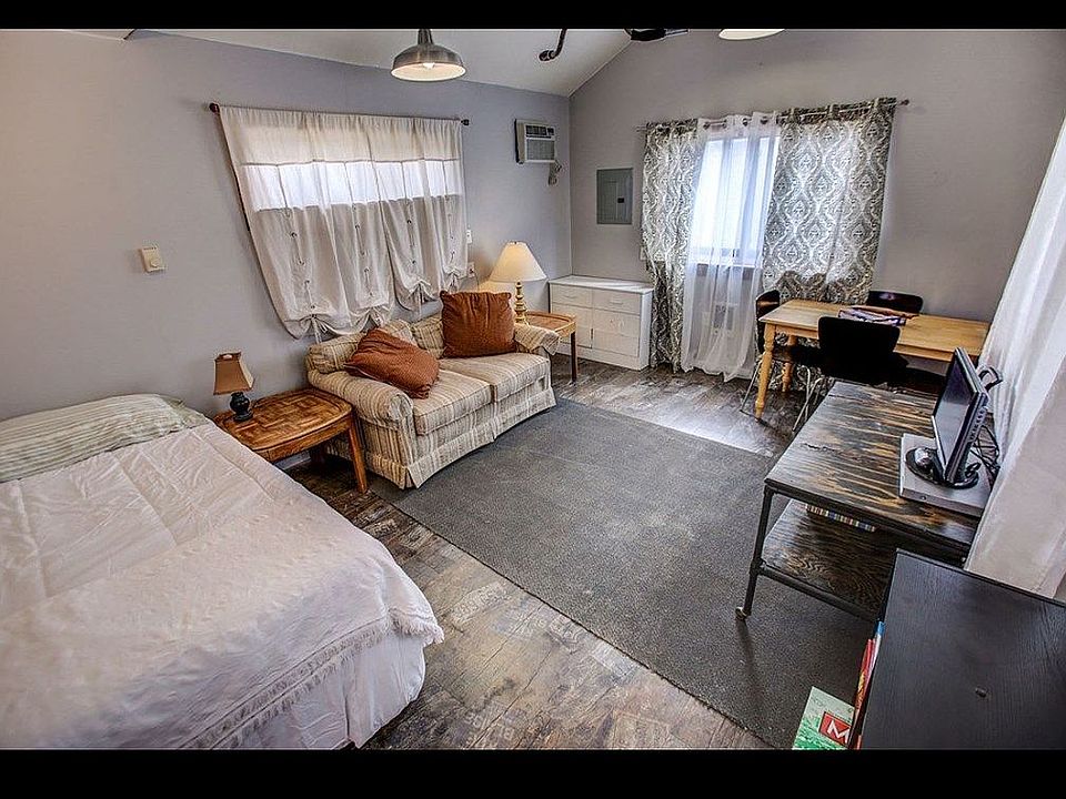 Bonus Room w/ Furniture 