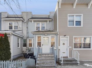 9214 104th Street, Richmond Hill, NY 11418