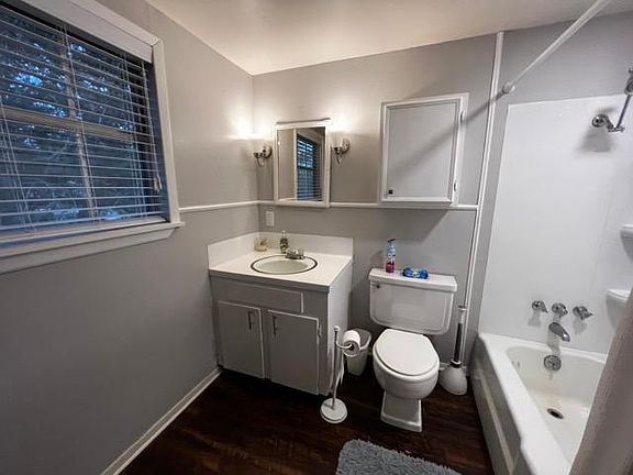 5th image of 98 Rosine St #B