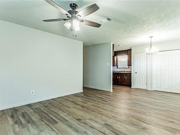 3rd image of 408 S Vine Ave