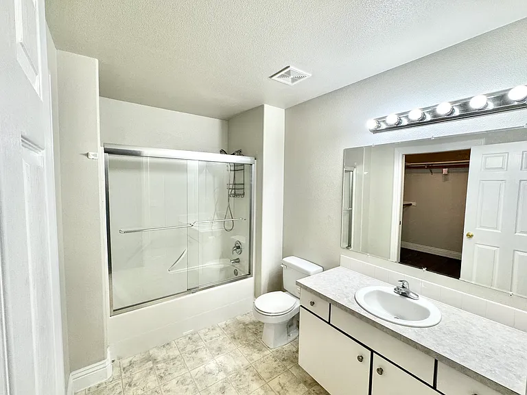 13001 NE 51st St — Photo 16