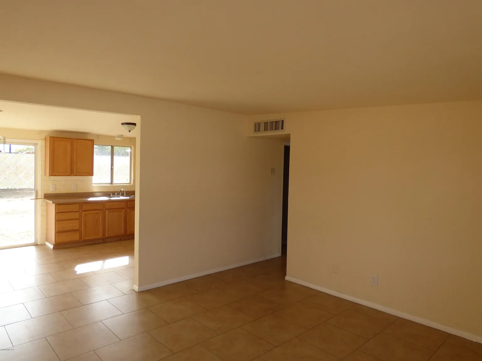 3 bed, 2.0 bath, 1127 sqft, $1,550 — Photo 4
