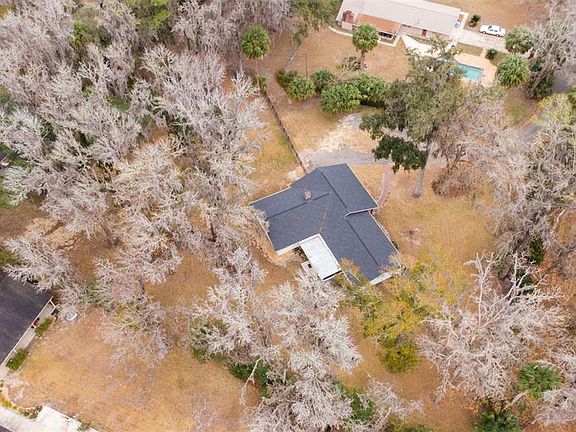 5th image of 411 SW 36th Pl