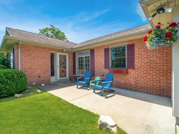 28 Parker St, East Longmeadow, MA 01028