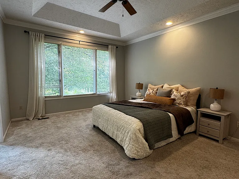 324 N Lancaster Dr — Photo 9