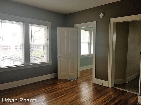 3rd image of 133 Diamond Ave SE