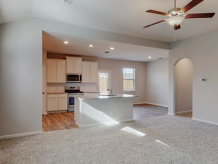 2113 Emma Ct — Photo 7