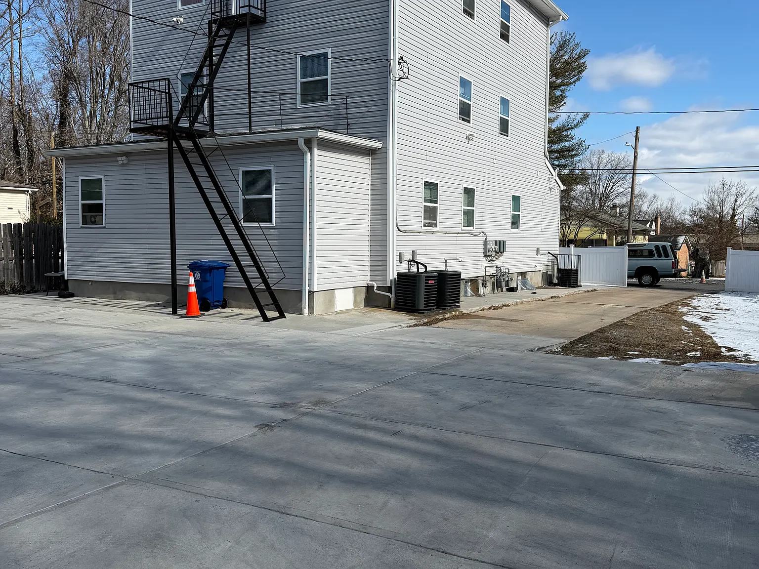 1 bed, 100 sqft, $550 — Photo 2