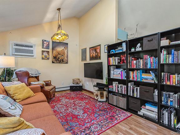 4th image of 54 Pinelawn Avenue
