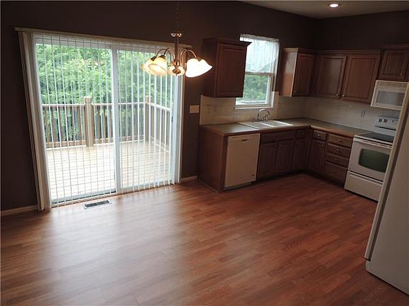 4th image of 13747 Grove Ave