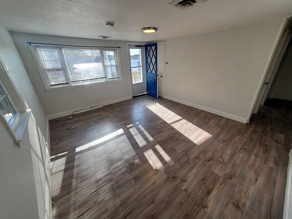 3rd image of 23 Lantern Ln