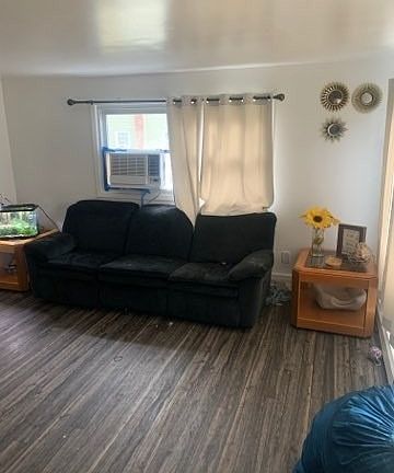 4th image of 83 Berkshire Dr