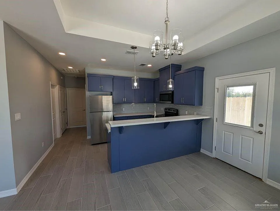 3 bed, 2.0 bath, 960 sqft, $1,250 — Photo 2