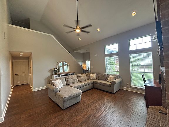 3rd image of 1219 Castleman Dr