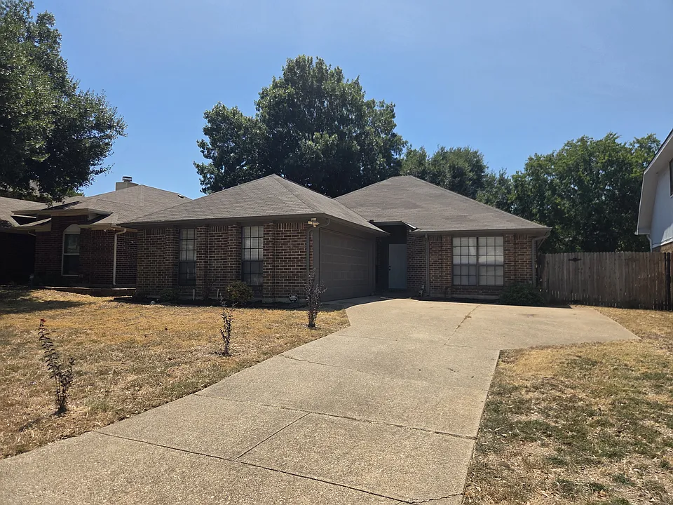 2204 Turf Club Dr