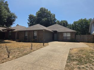 2204 Turf Club Dr, Arlington, TX 76017