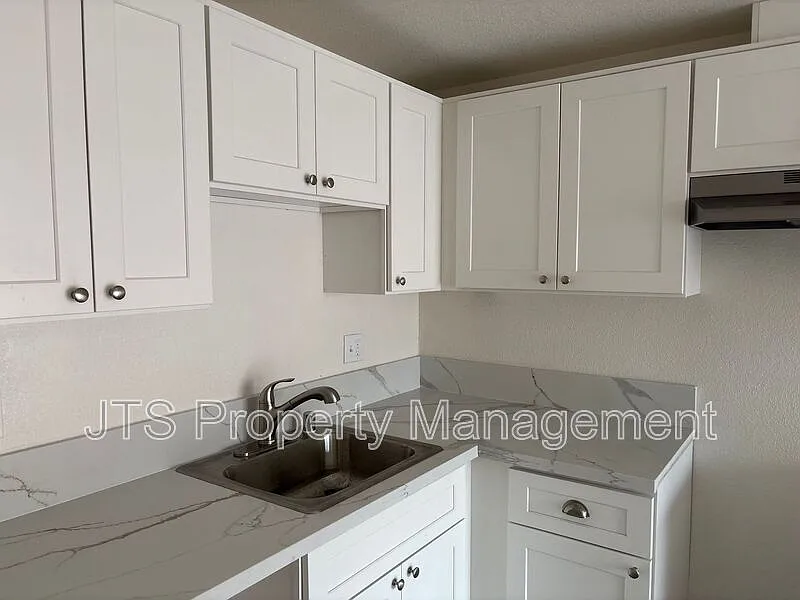 2 bed, 1.0 bath, 960 sqft, $1,695 — Photo 4
