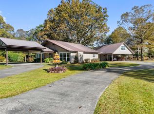 328 Rault Dr, Lumberton, MS 39455