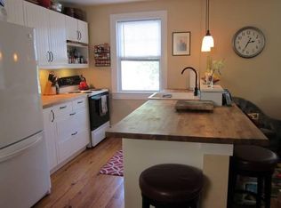 17 Stockholm St, Newport, RI 02840