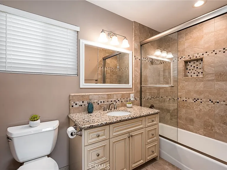 2328 E Vine Ave — Photo 16