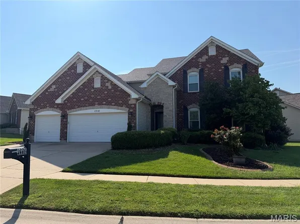 1316 Legacy Pointe Ln, Fenton, MO 63026