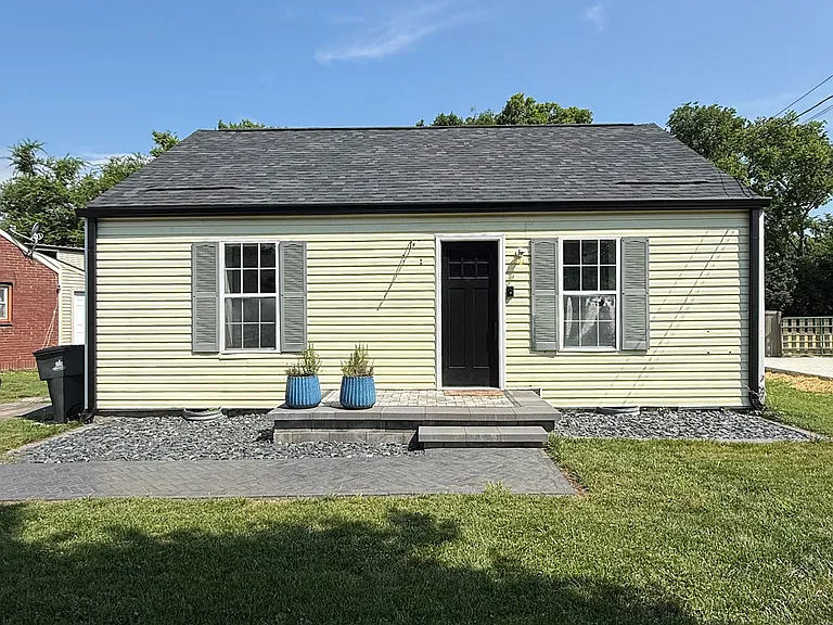 503 Wesley Ave — Photo 1