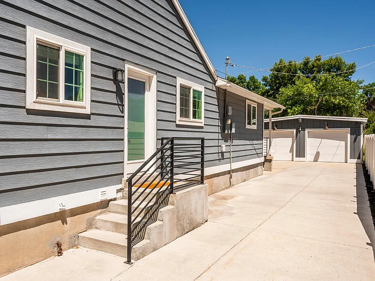 2545 S Filmore St E — Photo 26