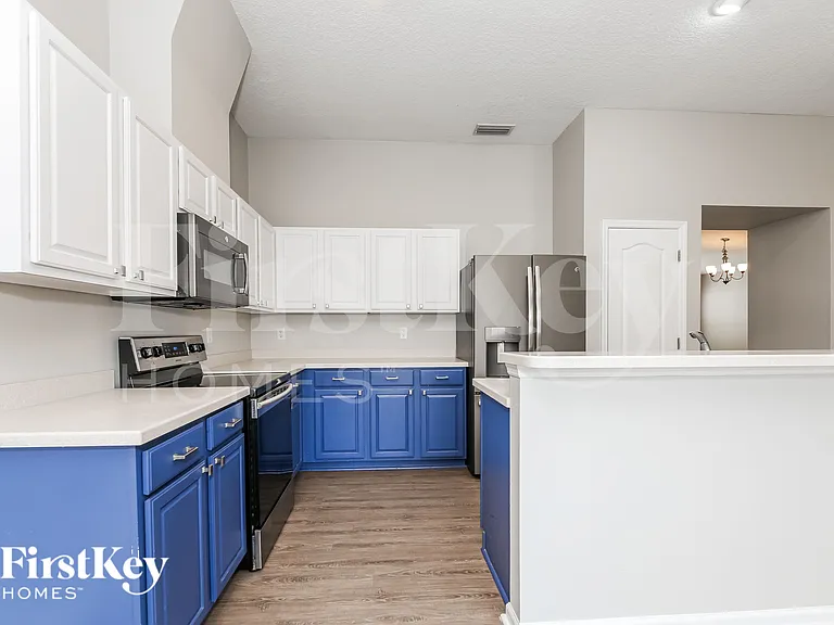 1437 Heather Ct — Photo 8