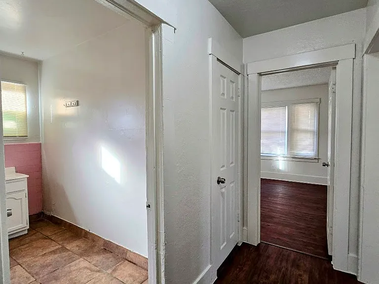 2424 E Hedges Ave — Photo 5