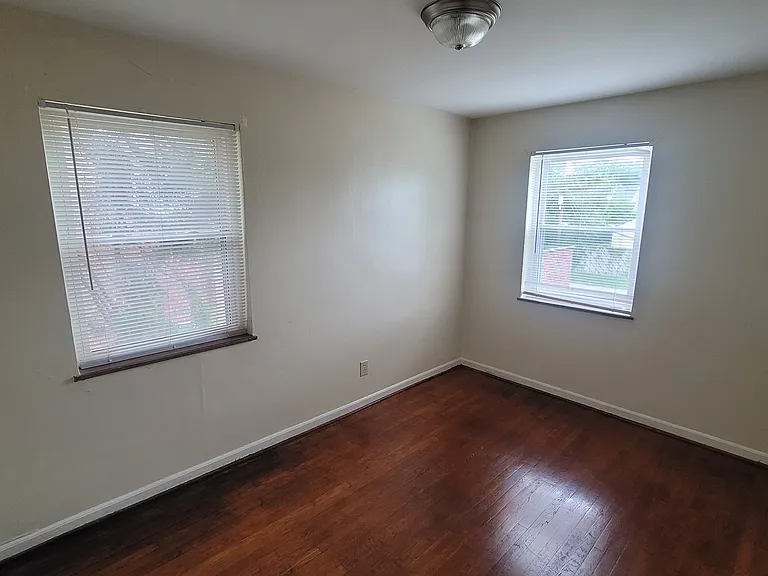 2nd Bedroom (Faces the Backyard)