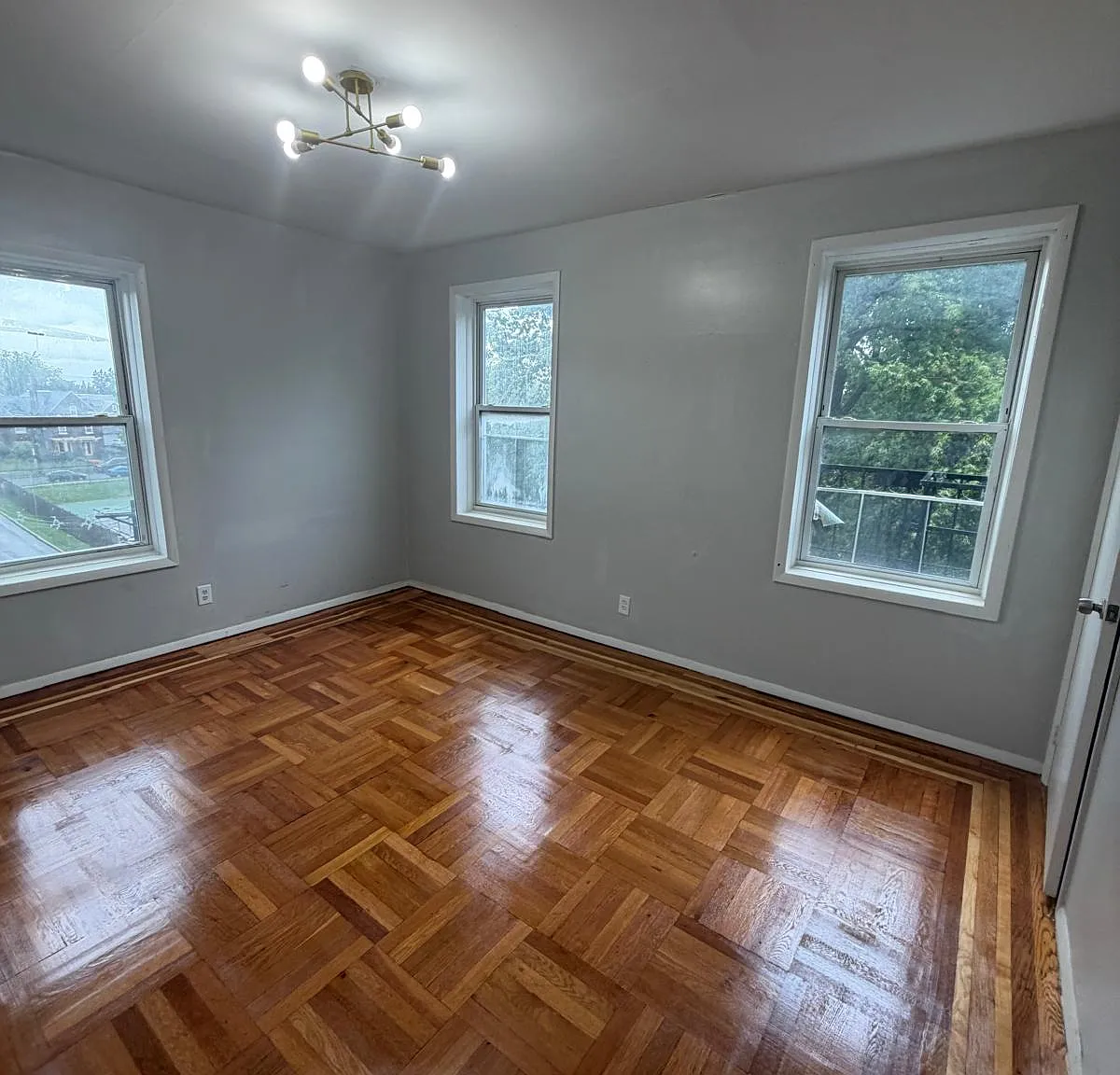 3 bed, $1,900 — Photo 2