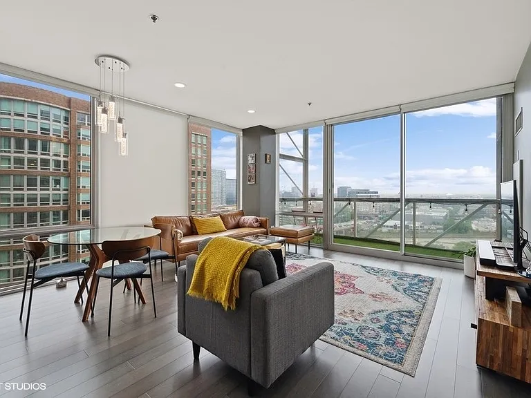 653 N Kingsbury St #1401 — Photo 6