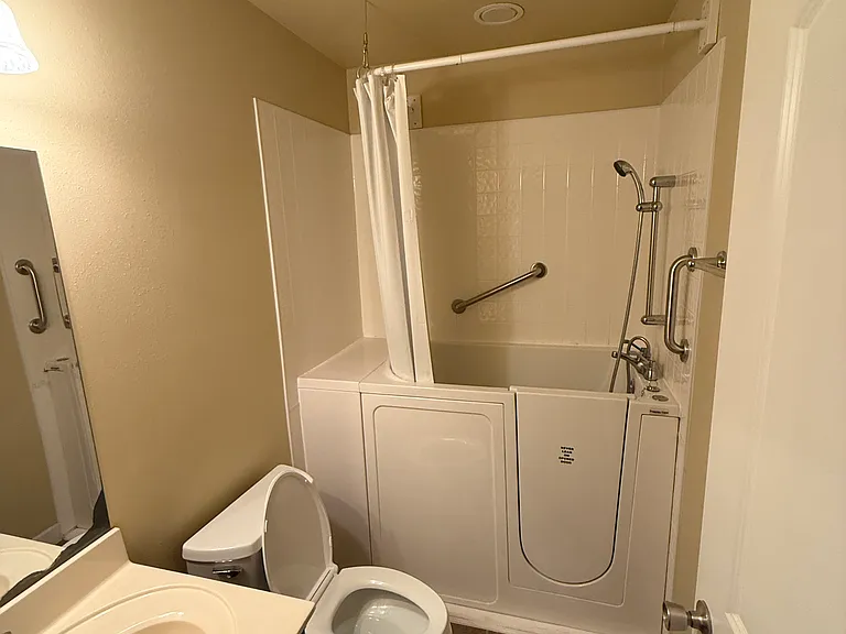 210 Brookstone Dr — Photo 5