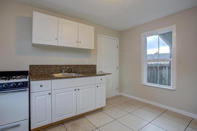 2nd image of 227 N Claremont Ave #B