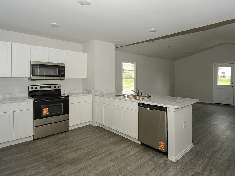 297 Victory Dr — Photo 3