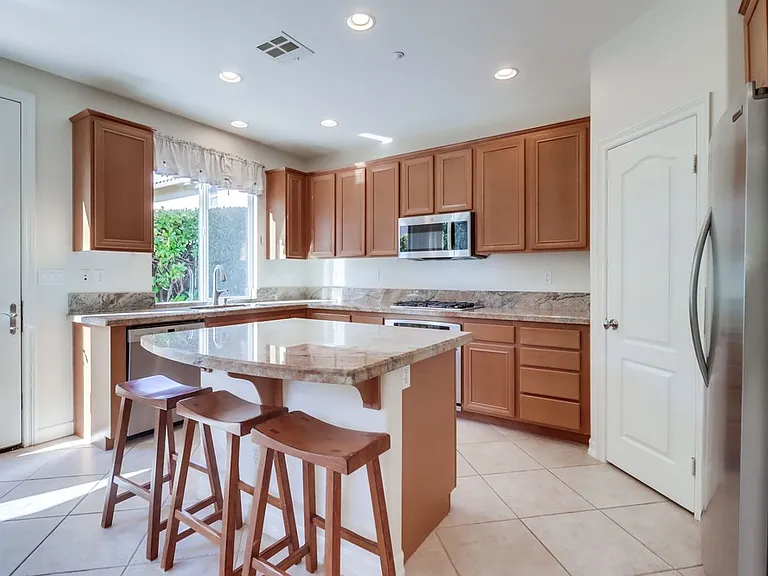 17020 New Rochelle Way — Photo 7