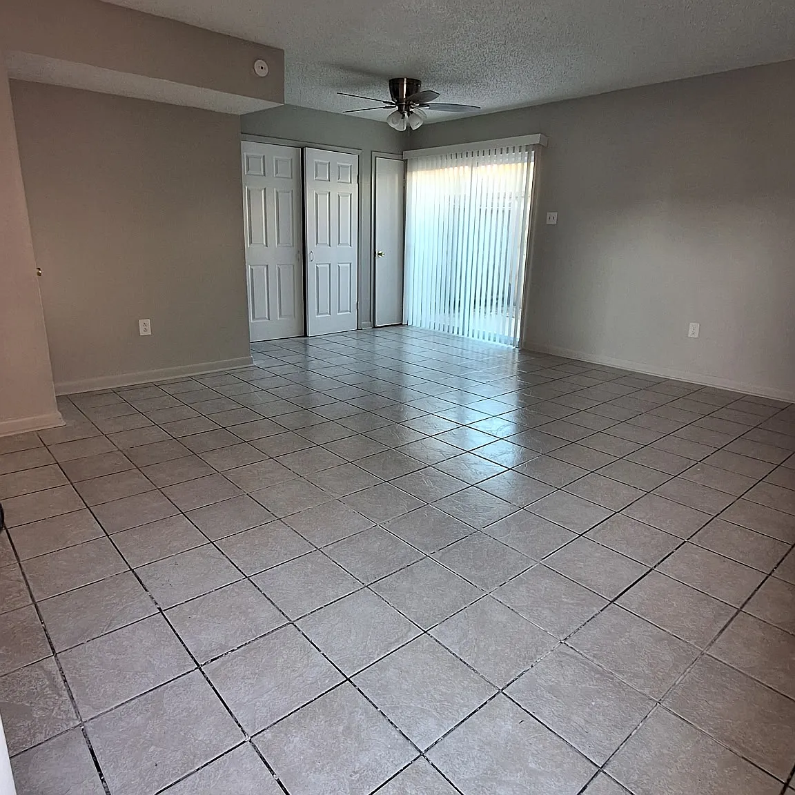 2 bed, 1.5 bath, 1000 sqft, $1,200 — Photo 2