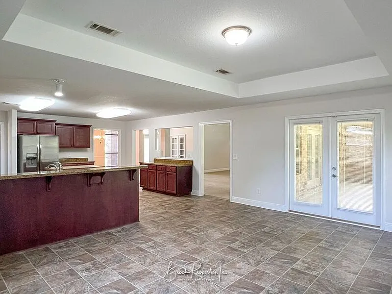 2080 Stennis Dr — Photo 12