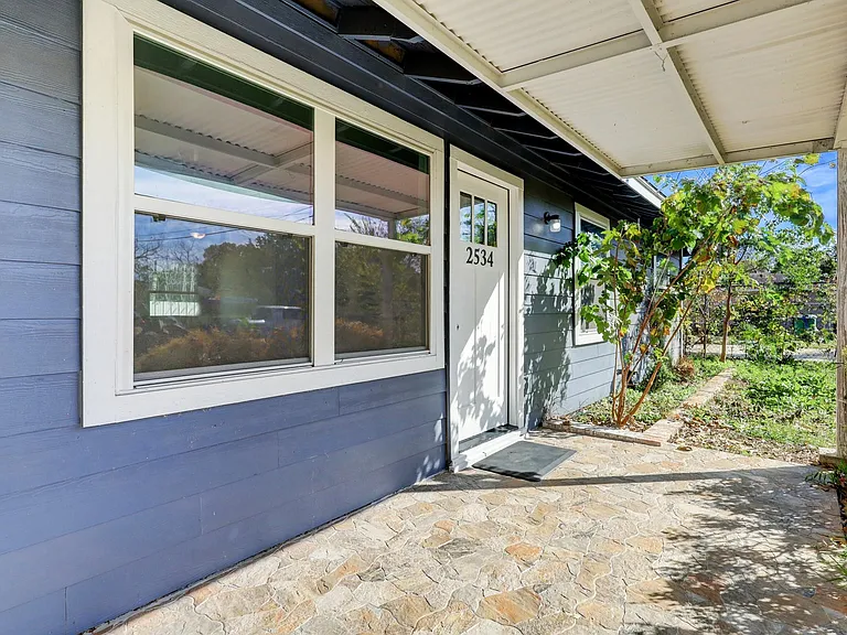 2534 Roy Cir — Photo 1