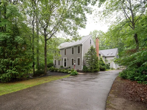 15 Crestwood Dr, Blackstone, MA 01504